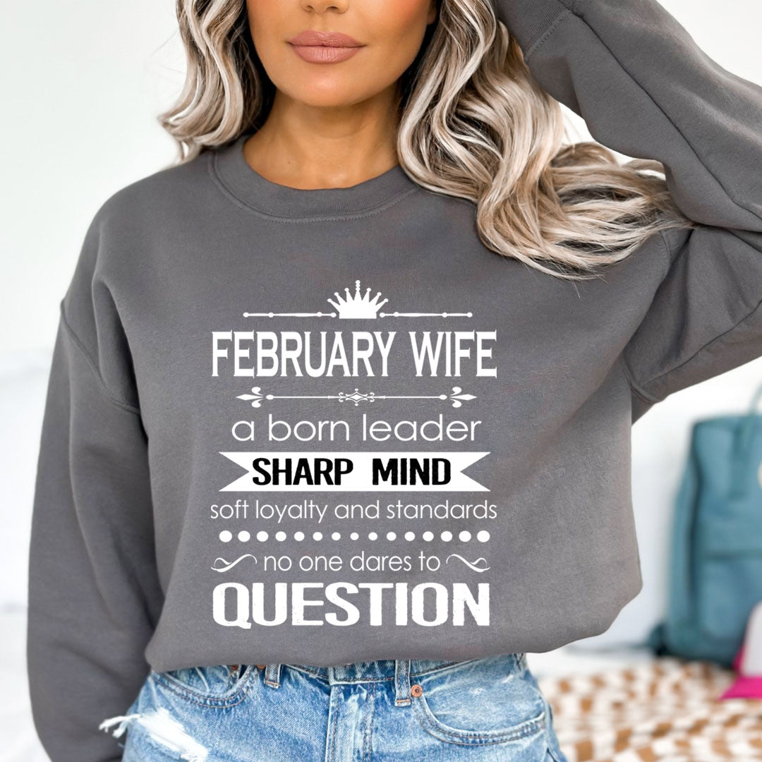 February Wife Sharp Mind - Sweatshirt & Hoodie