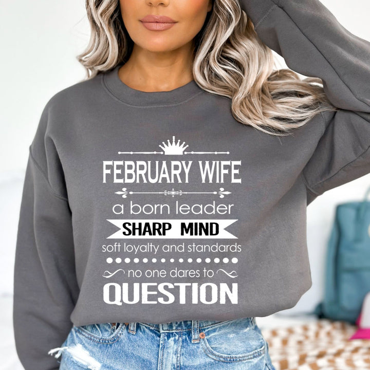 February Wife Sharp Mind - Sweatshirt & Hoodie