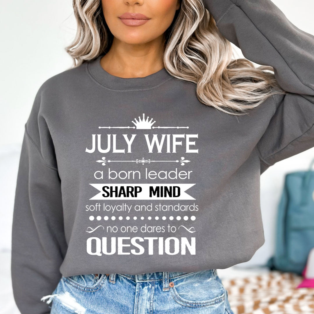 July Wife Sharp Mind - Sweatshirt & Hoodie