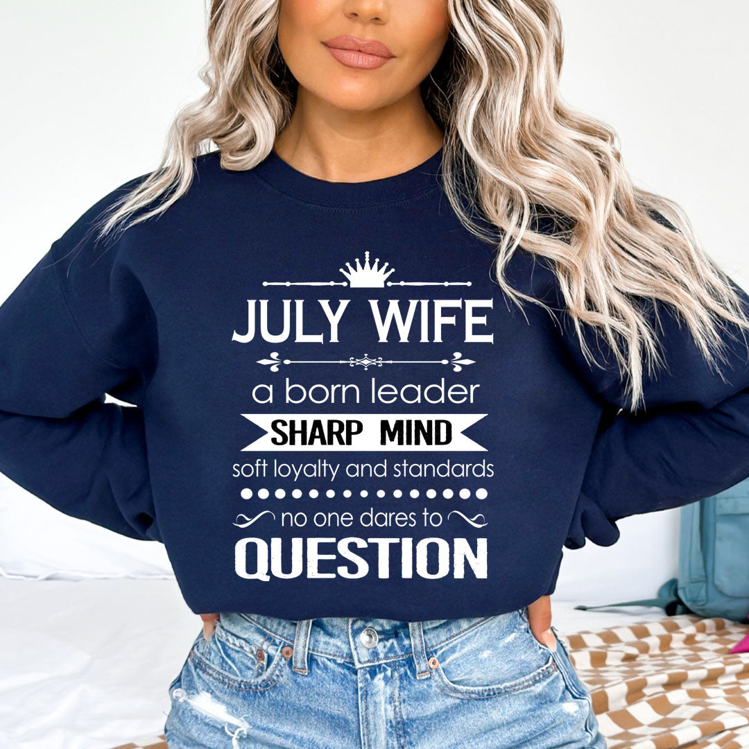 July Wife Sharp Mind - Sweatshirt & Hoodie